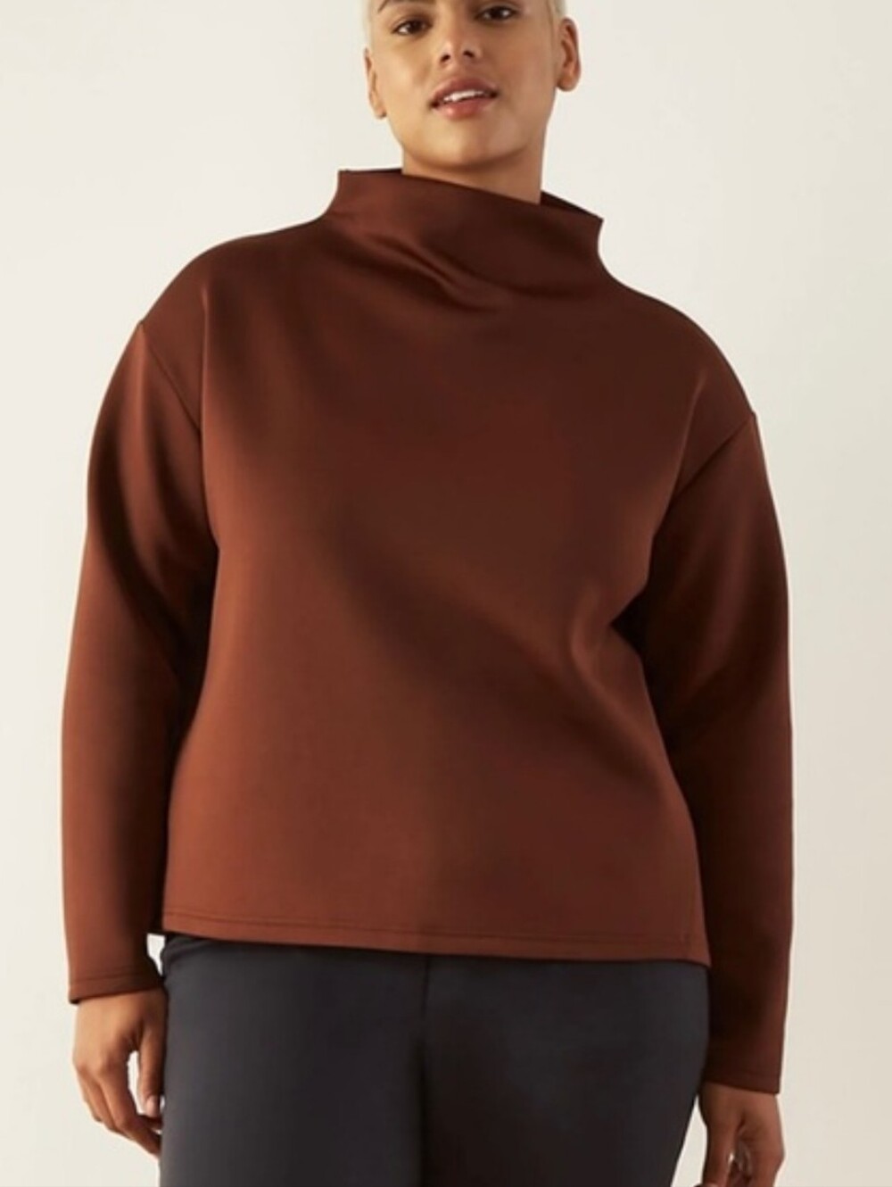 Aday Like A Boss Mock Neck Pullover In Cocoa Rich Brown